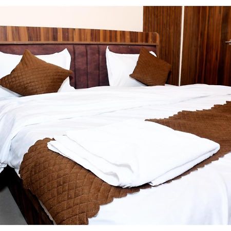 Tirupati Balaji Inn Bageshwar Dham Basāri 外观 照片