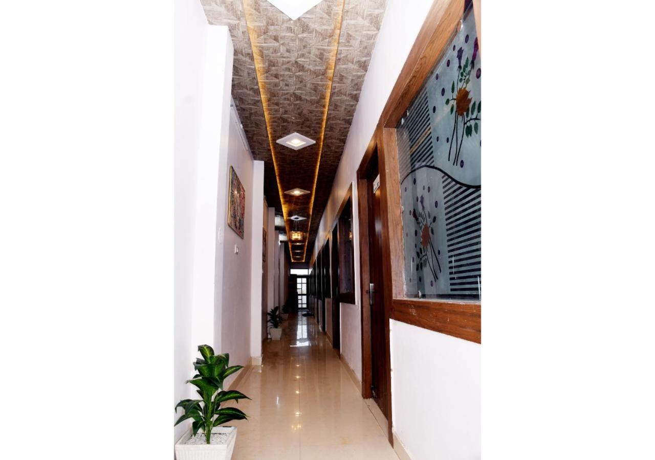 Tirupati Balaji Inn Bageshwar Dham Basāri 外观 照片