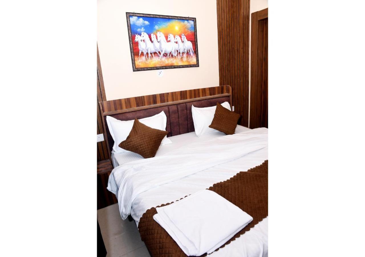 Tirupati Balaji Inn Bageshwar Dham Basāri 外观 照片