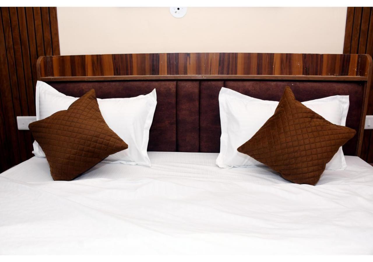 Tirupati Balaji Inn Bageshwar Dham Basāri 外观 照片