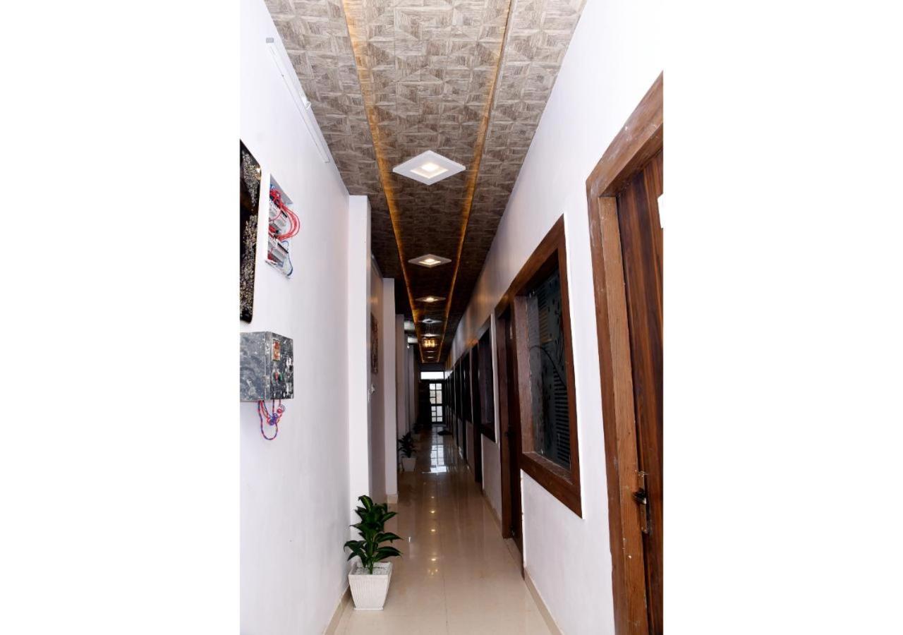 Tirupati Balaji Inn Bageshwar Dham Basāri 外观 照片