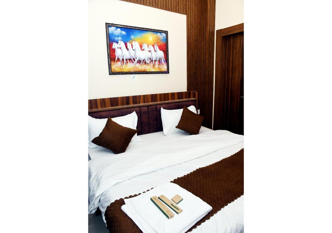 Tirupati Balaji Inn Bageshwar Dham Basāri 外观 照片