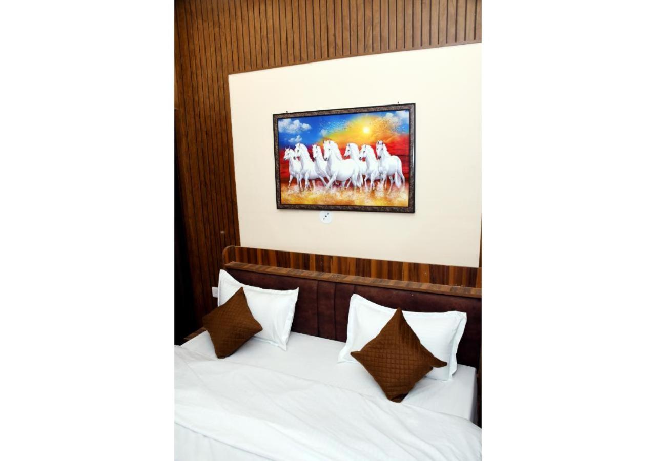 Tirupati Balaji Inn Bageshwar Dham Basāri 外观 照片