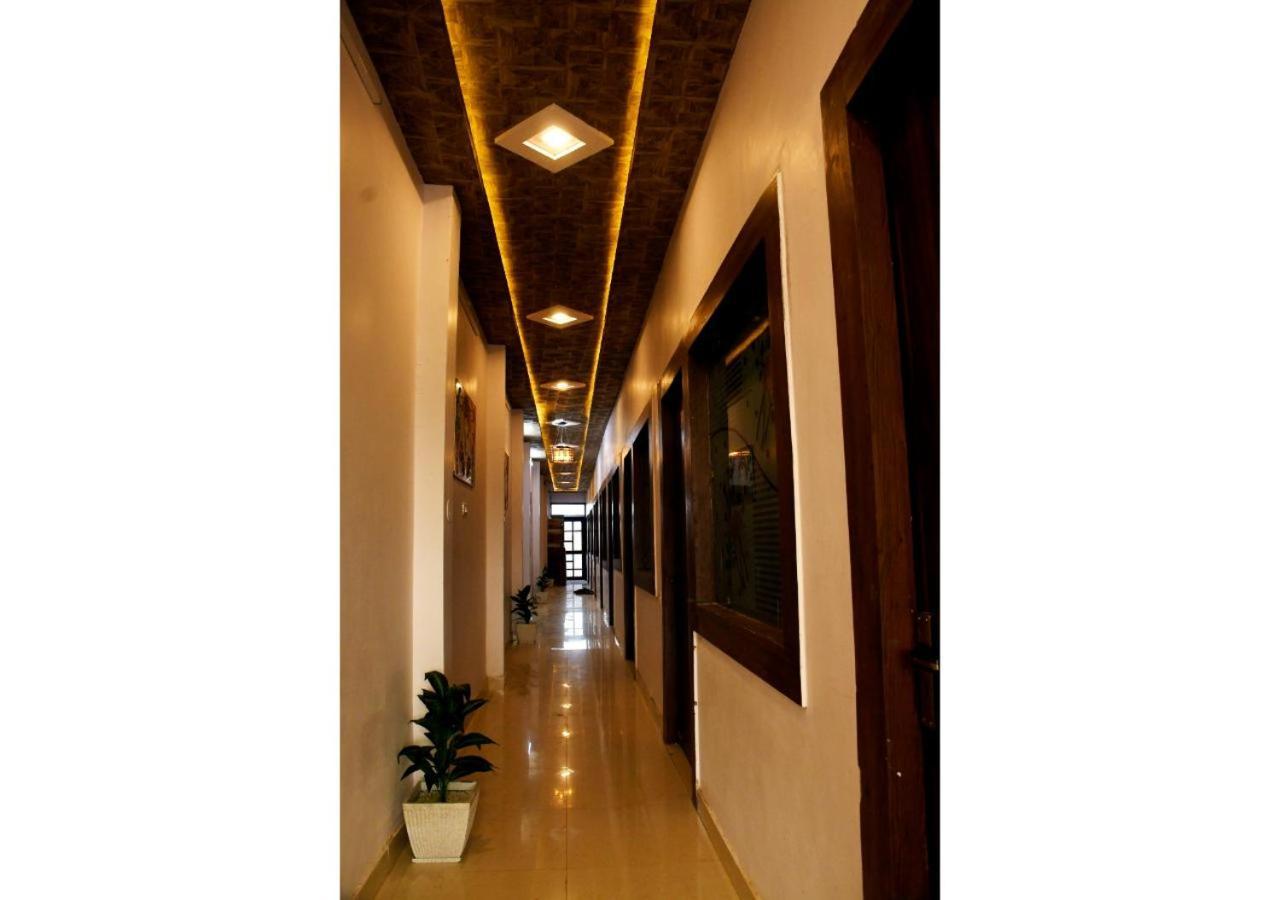 Tirupati Balaji Inn Bageshwar Dham Basāri 外观 照片