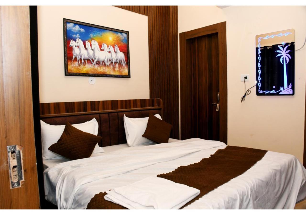 Tirupati Balaji Inn Bageshwar Dham Basāri 外观 照片