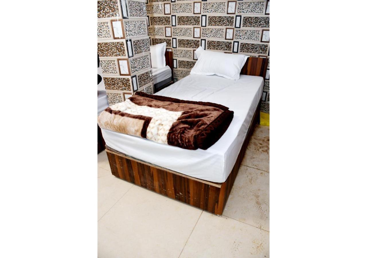 Tirupati Balaji Inn Bageshwar Dham Basāri 外观 照片